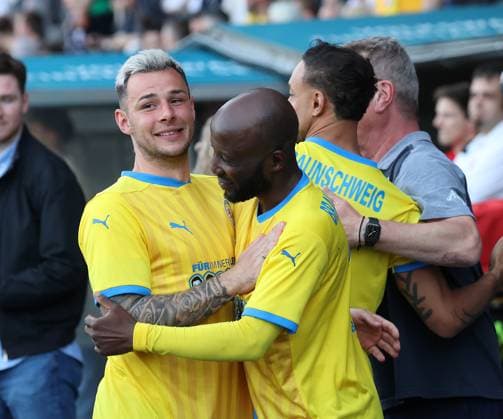 Niko Kijewski celebrates farewell from Braunschweig Football, Men, Season 2023 2024, 2 BL, Eintracht Stadion, Eintracht Braunschweig Legends Match DFL REGULATES PROHIBIT ANY USE OF PHOTOGRAPHS AS IMAGE SEQUENCES AND OR QUASI VIDEO