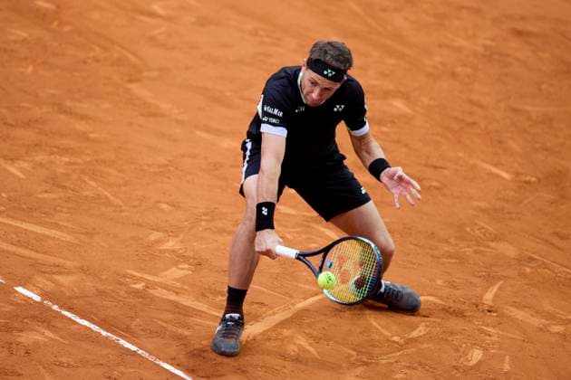 Mutua Madrid Open - Day Nine Casper Ruud of Norway returns a shot against Felix Auger-Aliassime of Canada during day nine of the Mutua Madrid Open 2024 at Caja Magica on April 30, 2024, in Madrid, Spain. Madrid Caja Magica Madrid Spain RL_MMO24_01317 Copyright: xRicardoxLarreinax