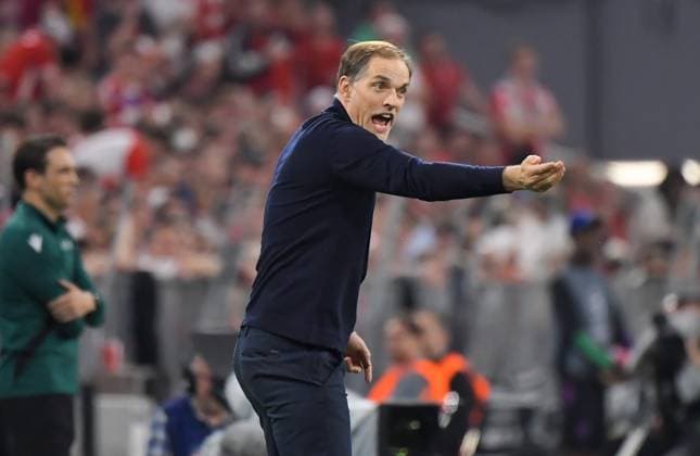 30 04 2024, xemx, football UEFA Champions League, FC Bayern Muenchen Real Madrid emspor, v l head coach Thomas Tuchel FC Bayern Muenchen gives instructions, gesticulates with arms, gesticulate, gives instructions DFL DFB REGULATIONS PROHIBIT ANY USE OF PHOTOGRAPHS as IMAGE SEQUENCES and or QUASI VIDEO Muenchen