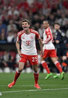 30 04 2024, Football UEFA Championsleague 2023 2024 semi-final, FC Bayern Munich Real Madrid, in the Allianz Arena Munich Thomas Müller Bayern Munich DFL and DFB regulations prohibit any use of photographs as image sequences and or quasi video