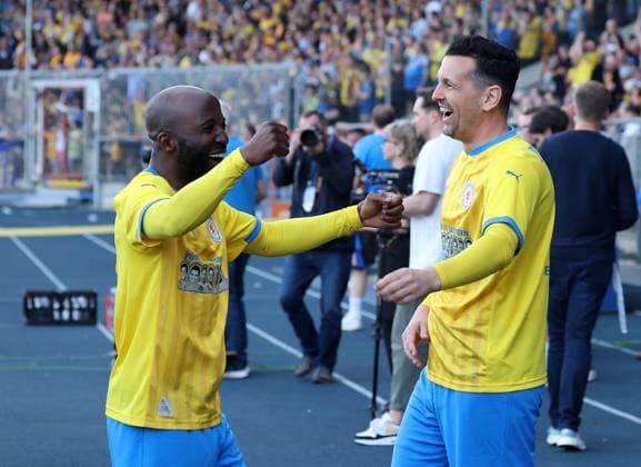 Joy for Domi Kumbela and Marjan Petkovic Football, Men, Season 2023 2024, 2 BL, Eintracht Stadion, Eintracht Braunschweig Legends Match DFL REGULATES PROHIBIT ANY USE OF PHOTOGRAPHS AS IMAGE SEQUENCES AND OR QUASI VIDEO