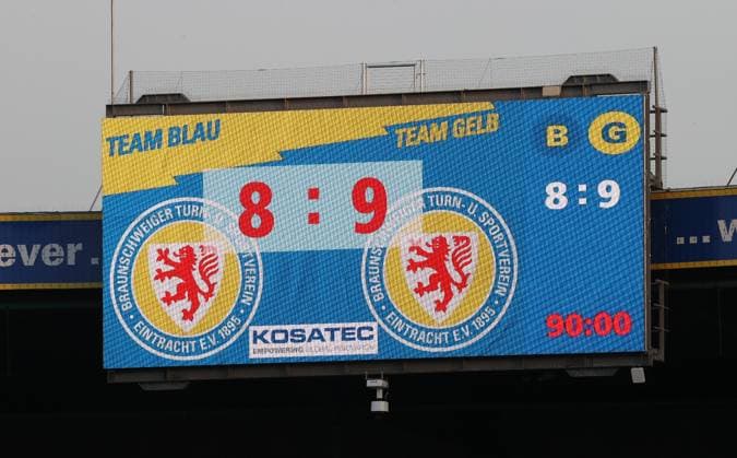 Scoreboard with final result 8 9 Football, Men, Season 2023 2024, 2 BL, Eintracht Stadion, Eintracht Braunschweig Legendenspiel DFL REGULATIONS PROHIBIT ANY USE OF PHOTOGRAPHS AS IMAGE SEQUENCES AND OR QUASI VIDEO