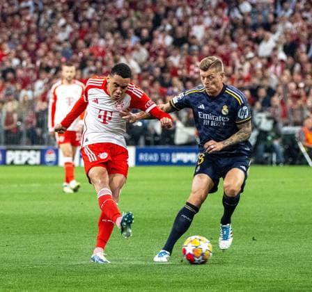 Football, Men, 2023 2024 season, Champions League semi-final, first leg , FC Bayern Munich Real Madrid, v l Jamal Musiala FC Bayern Munich , Toni Kroos Real Madrid , 30 04 2024, Copyright: xMatthiasxKochx