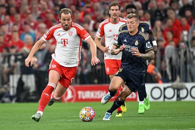 Muenchen, Allianz Arena, 30 04 24, GER, Men, UEFA Champions League, Round of 16, Season 2023 2024, FC Bayern Muenchen Real Madrid Picture from left in duel Harry KANE Muenchen and Toni KROOS Real Madrid Only for editorial use UEFA regulations prohibit any use of photographs as image sequences and or quasi video Bayern Germany