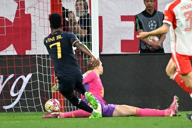 Muenchen, Allianz Arena, 30 04 24, GER, Men, UEFA Champions League, Round of 16, Season 2023 2024, FC Bayern Muenchen Real Madrid Bild VINICIUS JUNIOR Real Madrid macht das Tor zum 0 1 Only for editorial use UEFA regulations prohibit any use of photographs as image sequences and or quasi video Bayern Germany