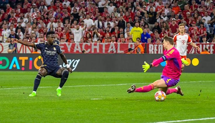 30 04 2024, xemx, Football UEFA Champions League, FC Bayern Muenchen Real Madrid emspor, v l Vinicius Junior Real Madrid Goal scored, erziehlt das Tor zum 0 1 DFL DFB REGULATIONS PROHIBIT ANY USE OF PHOTOGRAPHS as IMAGE SEQUENCES and or QUASI VIDEO Muenchen