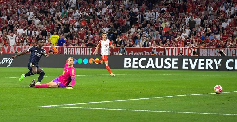 30 04 2024, xemx, Football UEFA Champions League, FC Bayern Muenchen Real Madrid emspor, v l Vinicius Junior Real Madrid Goal scored, erziehlt das Tor zum 0 1 DFL DFB REGULATIONS PROHIBIT ANY USE OF PHOTOGRAPHS as IMAGE SEQUENCES and or QUASI VIDEO Muenchen