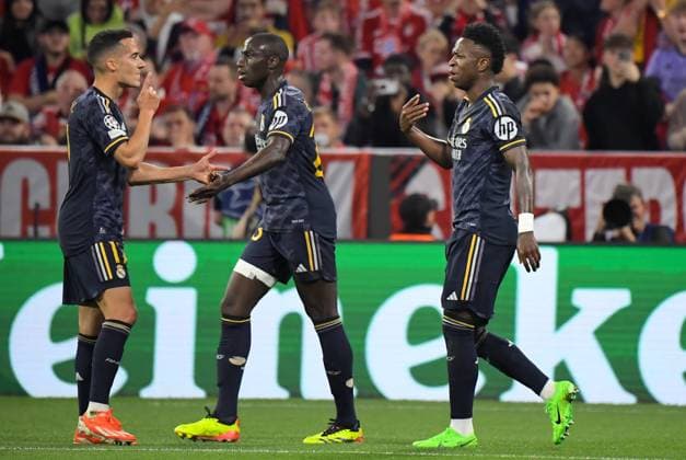 30 04 2024, xemx, Football UEFA Champions League, FC Bayern Muenchen Real Madrid emspor, v l Vinicius Junior Real Madrid Jubel, Torjubel, celebrate the goal, jubiliert über das Tor zum 0 1 DFL DFB REGULATIONS PROHIBIT ANY USE OF PHOTOGRAPHS as IMAGE SEQUENCES and or QUASI VIDEO Muenchen