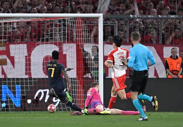 30 04 2024, Football UEFA Championsleague 2023 2024 Semifinal, FC Bayern Munich Real Madrid, in the Allianz Arena Munich Goal to 0 1, L R Goal scorer Vinicius Junior Real Madrid against goalkeeper Manuel Neuer Bayern Munich and Minjae Kim Bayern Munich DFL and DFB regulations prohibit any use of photographs as image sequences and or quasi video