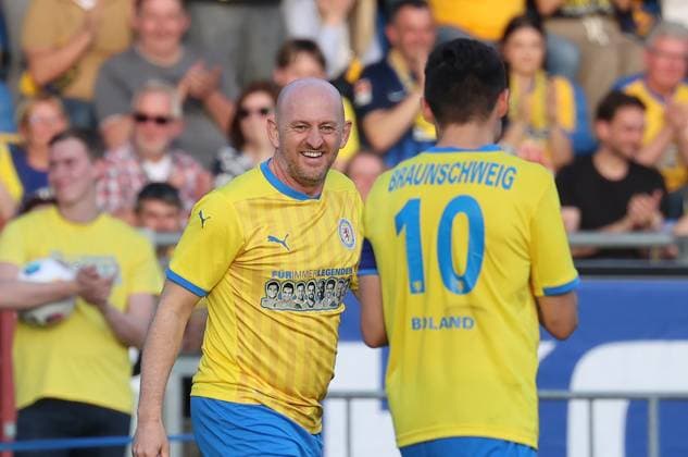 Football, Men, Season 2023 2024, 2 BL, Eintracht Stadion, Eintracht Braunschweig Legends Match Goal celebration Torsten Lieberknecht, right Mirko Boland DFL REGULATIONS PROHIBIT ANY USE OF PHOTOGRAPHS AS IMAGE SEQUENCES AND OR QUASI VIDEO