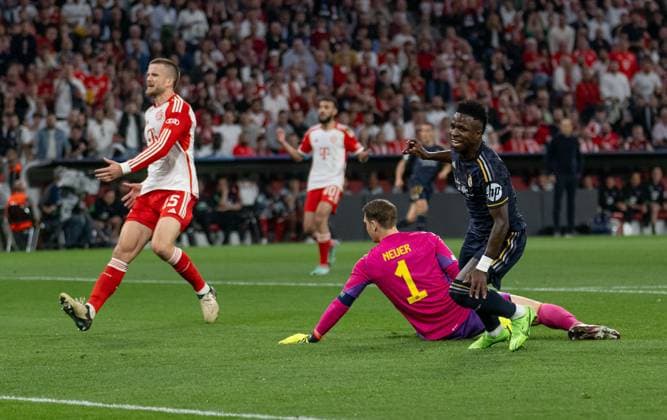 Manuel Neuer goalkeeper, FC Bayern Muenchen, 1 and Eric Dier FC Bayern Muenchen, 15 cannot prevent the goal to 0 1 by Vinicius Paixao de Oliveira Junior Real Madrid CF, 7 GER, FC Bayern Muenchen vs Real Madrid CF, Football, Champions League, Semifinal, First leg, Match 2023 2024, 30 04 2024 DFL DFB REGULATIONS PROHIBIT ANY USE OF PHOTOGRAPHS as IMAGE SEQUENCES and or QUASI VIDEO GER, FC Bayern Muenchen vs Real Madrid CF, Football, Champions League, Semi-final, First leg, Match 2023 2024, 30 04 2024 Muenchen Copyright: xEibner-Pressefoto HeikexFeinerx EP_HFR