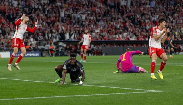 Eric Dier FC Bayern Muenchen, 15 , Manuel Neuer goalkeeper, FC Bayern Muenchen, 1 and Minjae Kim FC Bayern Muenchen, 3 are annoyed about the goal of Vinicius Paixao de Oliveira Junior Real Madrid CF, 7 to 0 1 GER, FC Bayern Muenchen vs Real Madrid CF, Football, Champions League, semi-final, first leg, 2023 2024 season, 30 04 2024 DFL DFB REGULATIONS PROHIBIT ANY USE OF PHOTOGRAPHS as IMAGE SEQUENCES and or QUASI VIDEO GER, FC Bayern Muenchen vs Real Madrid CF, Football, Champions League, semi-final, first leg, 2023 2024 season, 30 04 2024 Muenchen Copyright: xEibner-Pressefoto HeikexFeinerx EP_HFR