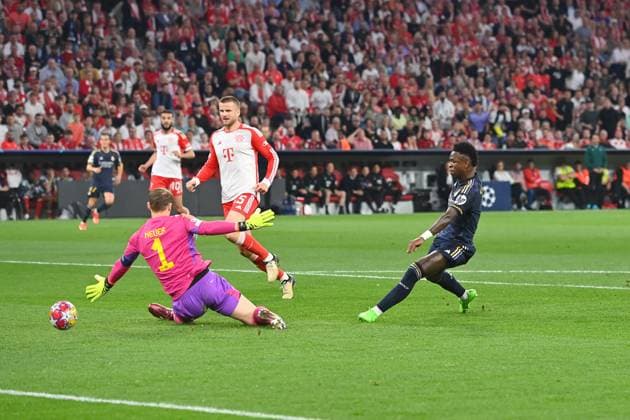 Goal Vinicius JUNIOR Real Madrid to 0 1, Action,Goal kick against Manuel NEW Goalkeeper Bayern Muenchen ,Penalty area scene Soccer Champions League Semi Final FC Bayern Muenchen Real Madrid on 30 04 2024, A L L I A N Z A R E N A