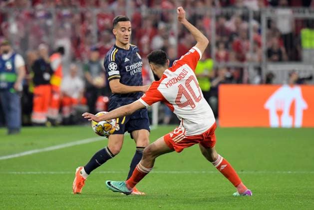 30 04 2024, xemx, Football UEFA Champions League, FC Bayern Muenchen Real Madrid emspor, v l Lucas Vazquez Real Madrid , Noussair Mazraoui FC Bayern Muenchen Zweikampf, Aktion, action, battle for the ball DFL DFB REGULATIONS PROHIBIT ANY USE OF PHOTOGRAPHS as IMAGE SEQUENCES and or QUASI VIDEO Muenchen