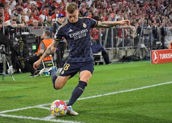30 04 2024, xemx, Football UEFA Champions League, FC Bayern Muenchen Real Madrid emspor, v l Toni Kroos Real Madrid action, single action, single image, cropped image, full body image, whole figure DFL DFB REGULATIONS PROHIBIT ANY USE OF PHOTOGRAPHS as IMAGE SEQUENCES and or QUASI VIDEO Muenchen