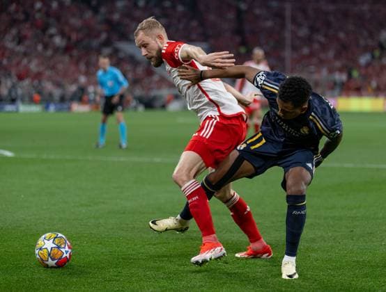 Fight for the ball duel between Konrad Laimer FC Bayern Muenchen, 27 and Rodrygo Goes Real Madrid CF, 11 GER, FC Bayern Muenchen vs Real Madrid CF, Football, Champions League, Semifinal, First leg, 2023 2024 season, 30 04 2024 DFL DFB REGULATIONS PROHIBIT ANY USE OF PHOTOGRAPHS as IMAGE SEQUENCES and or QUASI VIDEO GER, FC Bayern Muenchen vs Real Madrid CF, Football, Champions League, Semi-final, First leg, Match time 2023 2024, 30 04 2024 Muenchen Copyright: xEibner-Pressefoto HeikexFeinerx EP_HFR