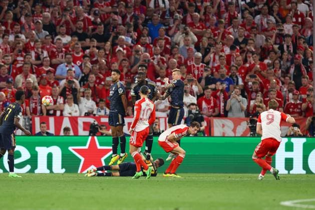 Harry Kane 9 FC Bayern Muenchen at free kick, Antonio Ruediger 22 Real Madrid , Toni Kroos 8 Real Madrid , Leroy Sane 10 FC Bayern Muenchen , Leon Goretzka 8 FC Bayern Muenchen , FC Bayern Muenchen vs Real Madrid, Champions League, Football, Semi-final, First leg, 30 04 2024 Muenchen Bayern Germany Copyright: xkolbert-press ChristianxKolbertx