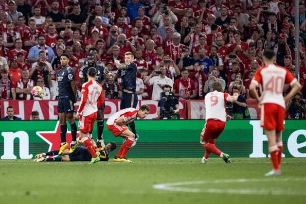 UEFA Champions League FC Bayern Munich Real Madrid 30 04 2024 Harry Kane FC Bayern Munich, 9 free kick against the wall from Jude Bellingham Real Madrid, 5 , Antonio Rüdiger Real Madrid, 22 , Toni Kroos Real Madrid, 8 UEFA Champions League FC Bayern Munich Real Madrid, Munich, Allianz Arena Copyright: xBEAUTIFULxSPORTS Wunderlx