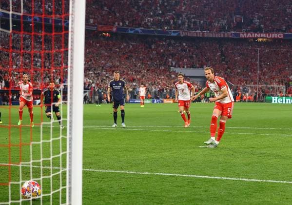 Harry Kane of Bayern Munich scores his sides second goal from penalty kick Bayern Munich v Real Madrid, UEFA Champions League, Semi Final, First Leg, Football, Allianz Arena, Munich, Germany - 30 Apr 2024 EDITORIAL USE ONLY No use with unauthorised audio, video, data, fixture lists, club league logos or live services. Online in-match use limited to 120 images, no video emulation. No use in betting, games or single club league player publications.  Copyright: xMichaelxZemanek Shutterstockx 14454338al