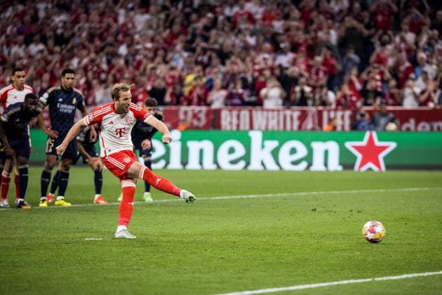 UEFA Champions League FC Bayern Munich Real Madrid 30 04 2024 Harry Kane FC Bayern Munich, 9 shoots the penalty for 2 1 UEFA Champions League FC Bayern Munich Real Madrid, Munich, Allianz Arena Copyright: xBEAUTIFULxSPORTS Wunderlx