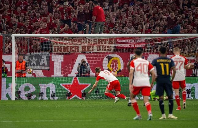 Football, Men, 2023 2024 season, Champions League semi-final, first leg, FC Bayern Munich Real Madrid, Harry Kane FC Bayern Munich scores from the penalty spot to make it 2-1, 30 04 2024, Copyright: xMatthiasxKochx