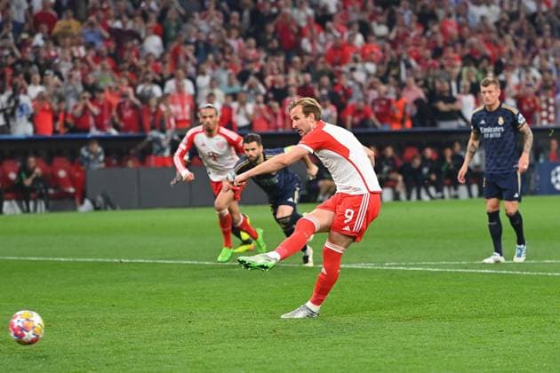 Goal Harry KANE Bayern Muenchen to 2 1per penalty,Penalty kick,Action,Goal kick Soccer Champions League Semifinal FC Bayern Muenchen Real Madrid on 30 04 2024, A L L I A N Z A R E N A