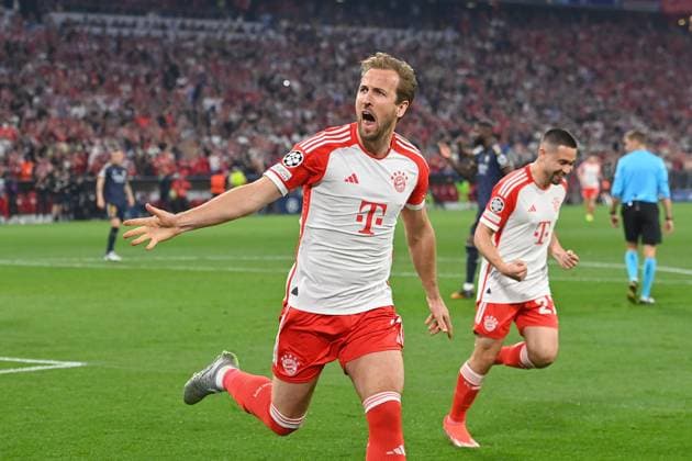 Goal celebration Harry KANE Bayern Muenchen after goal to 2 1, action,jubilation,joy,enthusiasm, soccer Champions League semi-final FC Bayern Muenchen Real Madrid on 30 04 2024, A L L I A N Z A R E N A