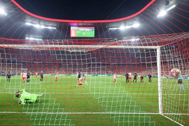 Harry Kane 9 FC Bayern Muenchen scores from the penalty spot to make it 2 1, Andriy Lunin 13 Real Madrid , FC Bayern Muenchen vs Real Madrid, Champions League, football, semi-final, first leg, 30 04 2024 Muenchen Bayern Germany Copyright: xkolbert-press ChristianxKolbertx