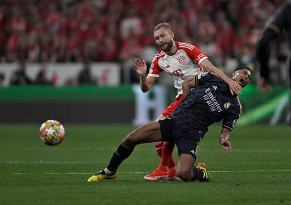30 04 2024, Football UEFA Championsleague 2023 2024 Semifinal, FC Bayern Munich Real Madrid, at Allianz Arena Munich L R Konrad Laimer Bayern Munich vs Jude Bellingham Real Madrid DFL and DFB regulations prohibit any use of photographs as image sequences and or quasi video