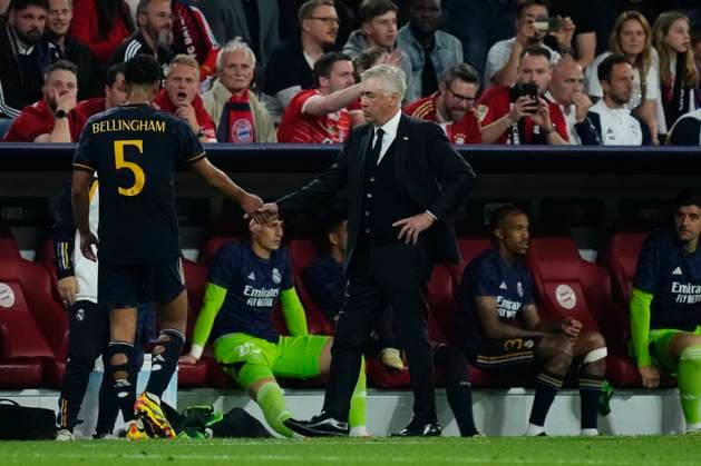 FC Bayern München v Real Madrid: Semi-final First Leg - UEFA Champions League 2023 24 Carlo Ancelotti head coach of Real Madrid greet to Jude Bellingham central midfield of Real Madrid and England after is replace during the UEFA Champions League semi-final first leg match between FC Bayern München and Real Madrid at Allianz Arena on April 30, 2024 in Munich, Germany. Munich Germany  Copyright: xJosexBretonx originalFilename:breton-fcbayern240430_npNvR.jpg