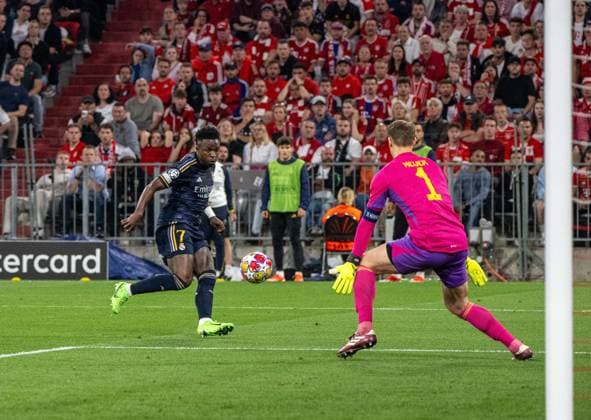 Football, Men, 2023 2024 season, Champions League semi-final, first leg , FC Bayern Munich Real Madrid, v l Vinicius Junior Real Madrid , Goalkeeper Manuel Neuer FC Bayern Munich , 30 04 2024, Copyright: xMatthiasxKochx
