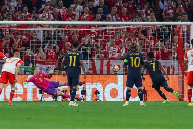 Vinicius Junior 7 Real Madrid scores from the penalty spot to equalize 2 2, Manuel Neuer 1 FC Bayern Muenchen , FC Bayern Muenchen vs Real Madrid, Champions League, football, semi-final, first leg, 30 04 2024 Muenchen Bayern Germany Copyright: xkolbert-press ChristianxKolbertx