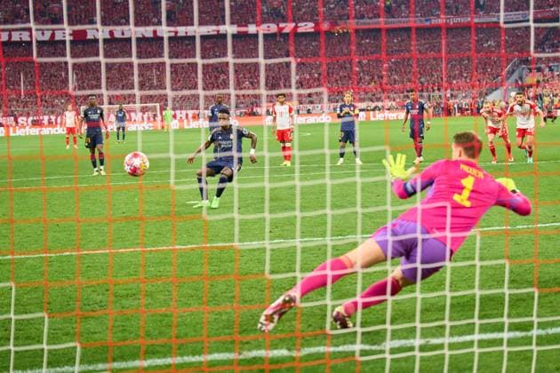 Vinicius Junior, Real Madrid 7 scores, shoots goal , Tor, Treffer, Torschuss, 2-2, Manuel NEUER, goalkeeper FCB 1 in the semi final match FC BAYERN MUENCHEN - REAL MADRID of football UEFA Champions League in season 2023 2024 in Munich, Apr 30, 2024. Halbfinale,, FCB, München