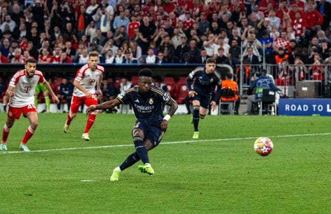 Football, Men, 2023 2024 season, Champions League semi-final, first leg , FC Bayern Munich Real Madrid, Vinicius Junior Real Madrid scores from the penalty spot to make it 2 2, 30 04 2024, Copyright: xMatthiasxKochx