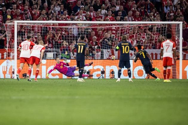 UEFA Champions League FC Bayern Munich Real Madrid 30 04 2024 Manuel Neuer FC Bayern Munich, 1 cannot prevent the penalty for 2 2 by Vinicius Junior Real Madrid, 7 UEFA Champions League FC Bayern Munich Real Madrid, Munich, Allianz Arena Copyright: xBEAUTIFULxSPORTS Wunderlx