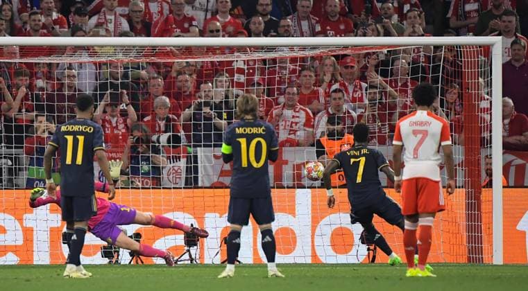 30 04 2024, xemx, Football UEFA Champions League, FC Bayern Muenchen Real Madrid emspor, v l Vinicius Junior Real Madrid Goal scored, erziehlt das Tor zum 2 2 DFL DFB REGULATIONS PROHIBIT ANY USE OF PHOTOGRAPHS as IMAGE SEQUENCES and or QUASI VIDEO Muenchen