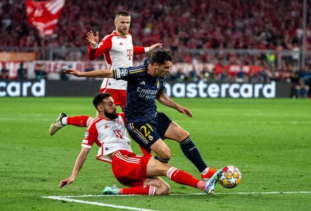 Football, Men, 2023 2024 season, Champions League semi-final, first leg , FC Bayern Munich Real Madrid, v l Nouassir Mazraoui FC Bayern Munich , Brahim Diaz Real Madrid , back Eric Dier FC Bayern Munich , 30 04 2024, Copyright: xMatthiasxKochx
