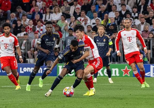 Football, Men, 2023 2024 season, Champions League semi-final, first leg , FC Bayern Munich Real Madrid, v l Min jae Kim FC Bayern Munich fouls Rodrygo Real Madrid , penalty for Real, which Vinicius Junior Real Madrid converts to make it 2 2, 30 04 2024, Copyright: xMatthiasxKochx
