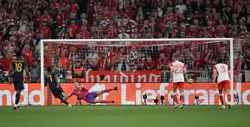 30 04 2024, Football UEFA Championsleague 2023 2024 semi-final, FC Bayern Munich Real Madrid, in the Allianz Arena Munich goal to 2 2 by penalty kick, scorer Vinicius Junior Real Madrid DFL and DFB regulations prohibit any use of photographs as image sequences and or quasi video