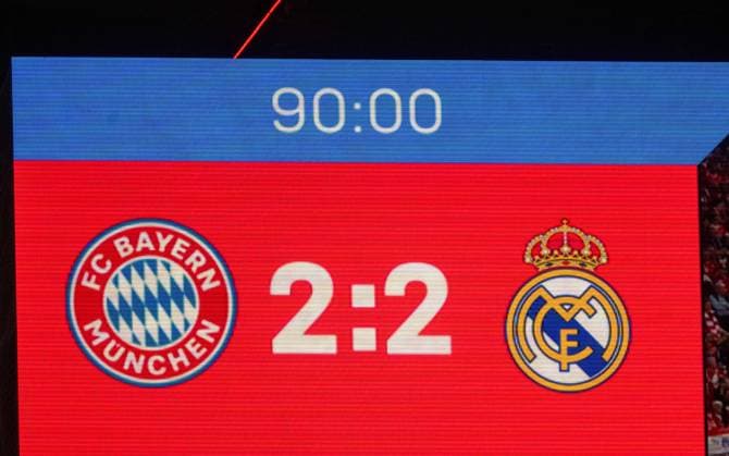 Football, Men, 2023 2024 season, Champions League semi-final, first leg, FC Bayern Munich Real Madrid, scoreboard with 2 2 final score, 30 04 2024, Copyright: xMatthiasxKochx