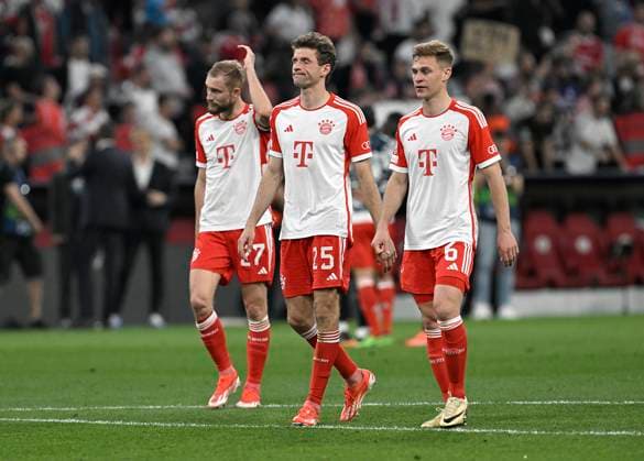 30 04 2024, Football UEFA Champions League 2023 2024 semi-final, FC Bayern Munich Real Madrid, at the Allianz Arena Munich L R Konrad Laimer Bayern Munich , Thomas Müller Bayern Munich and Joshua Kimmich Bayern Munich are disappointed after the 2 2 DFL and DFB regulations prohibit any use of photographs as image sequences and or quasi video