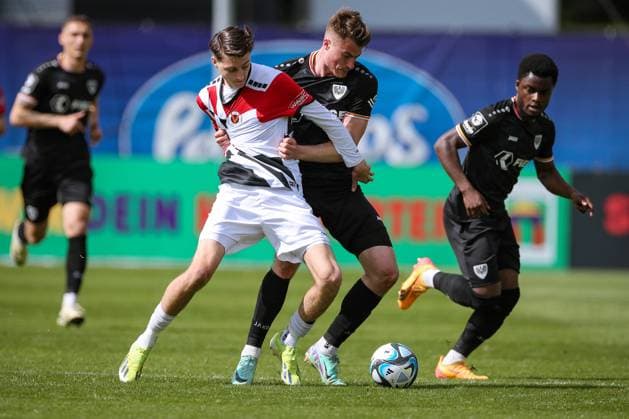27 04 2024, Köln, Fußball, bwin 3 Liga Herren, Sportpark Höhenberg, 35 Spieltag, Saison 2023 2024, FC Viktoria Köln Preußen Münster Malek El Mala Viktoria Köln vs Niko Koulis Preußen Münster DFB regulations prohibit any use of photographs as image sequences and or quasi video Nordrhein Westfalen Germany