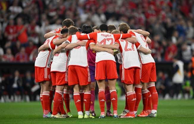 pre-match team building, team circle pre-match FC Bayern Muenchen FCB FC Bayern Muenchen FCB vs Real Madrid semi-final first leg 30 04 2024 DFL REGULATIONS PROHIBIT ANY USE OF PHOTOGRAPHS AS IMAGE SEQUENCES AND OR QUASI VIDEO FC Bayern Muenchen FCB vs FC Arsenal