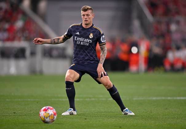 Toni Kroos Real Madrid 08 Action on the ball FC Bayern Muenchen FCB vs Real Madrid Semifinal First leg 30 04 2024 DFL REGULATIONS PROHIBIT ANY USE OF PHOTOGRAPHS AS IMAGE SEQUENCES AND OR QUASI VIDEO FC Bayern Muenchen FCB vs FC Arsenal