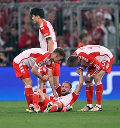 Konrad Laimer FC Bayern Muenchen FCB 27 injured Injury on the ground Eric Dier FC Bayern Muenchen FCB 15 and Joshua Kimmich FC Bayern Muenchen FCB 06 help him to his feet at the back Min jae Kim FC Bayern Muenchen FCB 03 FC Bayern Muenchen FCB vs Real Madrid semi-final first leg 30 04 2024 DFL REGULATIONS PROHIBIT ANY USE OF PHOTOGRAPHS AS IMAGE SEQUENCES AND OR QUASI VIDEO FC Bayern Muenchen FCB vs FC Arsenal