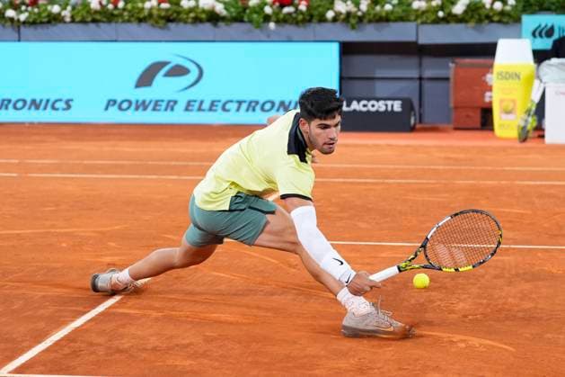 May 1, 2024, Madrid, Madrid, SPAIN: Carlos Alcaraz of Spain in action against Andrey Rublev of Russia during the Mutua Madrid Open 2024, ATP, Tennis Herren Masters 1000 and WTA, Tennis Damen 1000, tournament celebrated at Caja Magica on May 01, 2024 in Madrid, Spain. Madrid SPAIN - ZUMAa181 20240501_zaa_a181_097 Copyright: xOscarxJ.xBarrosox