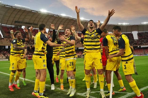 Players of Parma Calcio celebrates the victory during SSC Bari vs Parma Calcio, Italian soccer Serie B match in Bari, Italy, May 01 2024  Copyright: xEmmanuelexMastrodonato IPAxSportx xx IPA_45645366 IPA_Agency_IPA45645366