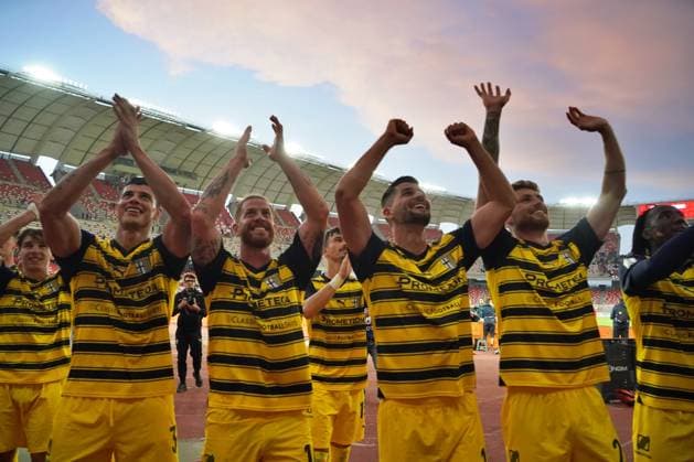 Players of Parma Calcio celebrates the victory during SSC Bari vs Parma Calcio, Italian soccer Serie B match in Bari, Italy, May 01 2024  Copyright: xEmmanuelexMastrodonato IPAxSportx xx IPA_45645465 IPA_Agency_IPA45645465