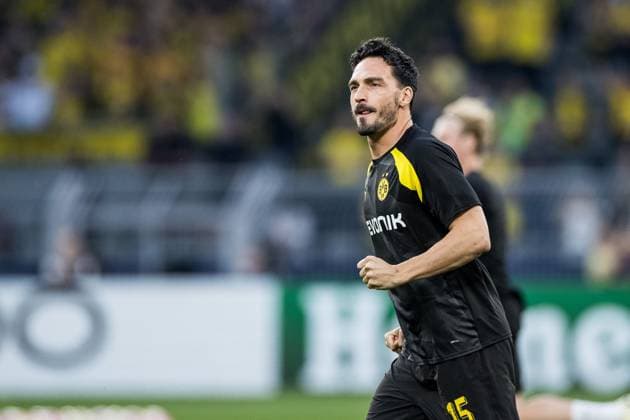 UEFA Champions League Borussia Dortmund FC Paris Saint Germain 01 05 2024 Mats Hummels Borussia Dortmund, 15 during the warm-up UEFA Champions League Borussia Dortmund FC Paris Saint Germain, Dortmund, SIGNAL IDUNA PARK Copyright: xBEAUTIFULxSPORTS Wunderlx