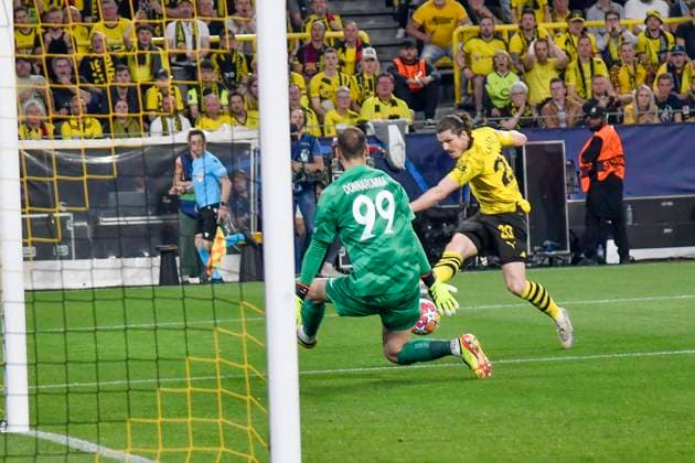 Penalty area scene goal chance by Marcel Sabitzer 20, Borussia Dortmund 01 05 2024 Soccer, Champions League, Borussia Dortmund vs Paris Saint Germain , Signal Iduna Park, Dortmund, NRW Germany Copyright: xpepphotox xHorstxMauelshagenx pep00321, pep_20240501_hm
